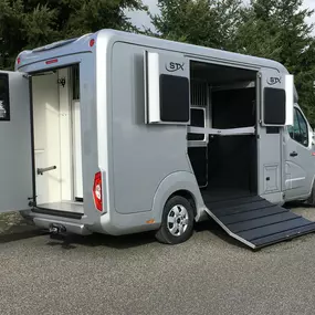 Pferdetransporter 5-Sitzer haras Renault Master