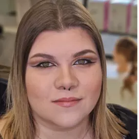 Bild von Be Different Hairstyle & Make-up