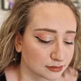 Bild von Be Different Hairstyle & Make-up