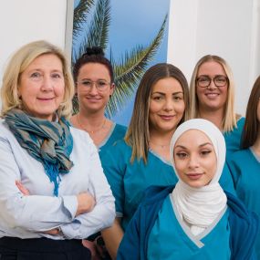 Zahnarztpraxis dentAlmasri | Zahnarzt & Oralchirurg  in Mülheim an der Ruhr | Praxisteam
