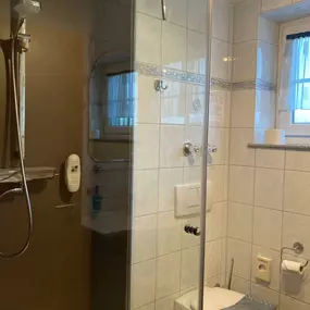 unsere Bäder wurden an 2022 neu renoviert ????