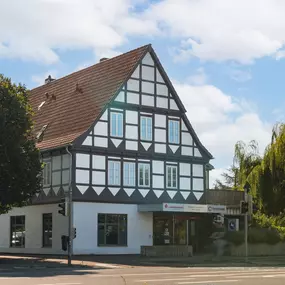 In diesem wunderschönen Fachwerkhaus findet Ihr Eure Öffentliche Geschäftsstelle am Tostmannplatz