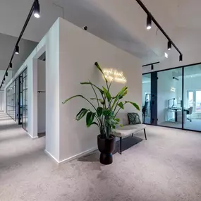 BUZZINLAB – The Club Office in Stuttgart: Eventlocation, Rooftop, Coworking Space, Tagungen, Workshops, Catering, Fotostudio, Podcast-Studio.