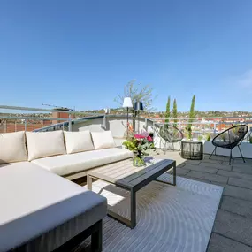 BUZZINLAB – The Club Office in Stuttgart: Eventlocation, Rooftop, Coworking Space, Tagungen, Workshops, Catering, Fotostudio, Podcast-Studio.