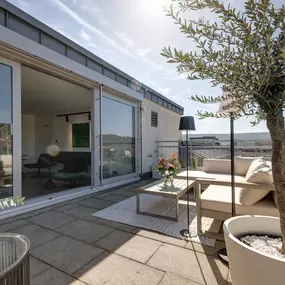 BUZZINLAB – The Club Office in Stuttgart: Eventlocation, Rooftop, Coworking Space, Tagungen, Workshops, Catering, Fotostudio, Podcast-Studio.