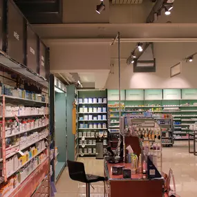 innenraum-amavita-apotheke-bethlehem-bern