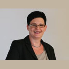 Kundenbetreuerin Cornelia Braunersreuther-Peine - AXA Versicherung Falk Binger - Kfz Versicherung in Dresden