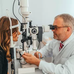 Behandlung von Prof. Dr. Thomas Bertelmann - Augenarztpraxis Wetzlar ocularis.pro