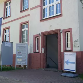 Eingangsbereich der Praxis von Prof. Dr. Thomas Bertelmann - Augenarztpraxis Wetzlar ocularis.pro