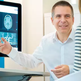 Bild von Dr. Lins | Ihre MRT Radiologie Privatpraxis Stuttgart | Schnelle Termine Vorsorge und mehr