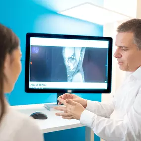 Bild von Dr. Lins | Ihre MRT Radiologie Privatpraxis Stuttgart | Schnelle Termine Vorsorge und mehr