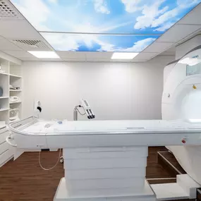 Bild von Dr. Lins | Ihre MRT Radiologie Privatpraxis Stuttgart | Schnelle Termine Vorsorge und mehr