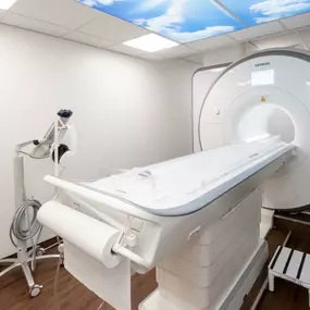 Bild von Dr. Lins | Ihre MRT Radiologie Privatpraxis Nürnberg | Schnelle Termine | Vorsorge und mehr