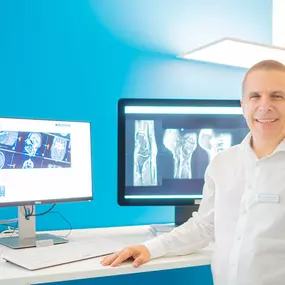Bild von Dr. Lins | Ihre MRT Radiologie Privatpraxis Nürnberg | Schnelle Termine | Vorsorge und mehr