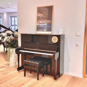 Klavierausstellung (Präsentationsraum) Eingangsbereich