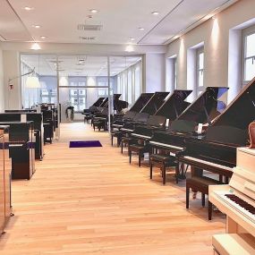 Klavierausstellung (Präsentationsraum) Nordflügel des C. Bechstein Centrum Dresden