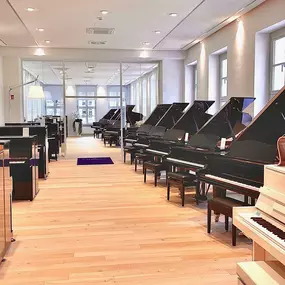 Klavierausstellung (Präsentationsraum) Nordflügel des C. Bechstein Centrum Dresden