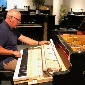 Klavierstimmer im C. Bechstein Centrum Düsseldorf