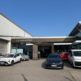 Autohaus Nau Hyundai Haupteingang