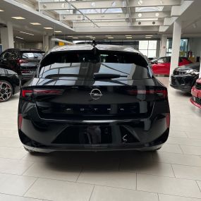 Opel Astra in schwarz