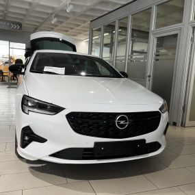 Opel Insignia in weiß