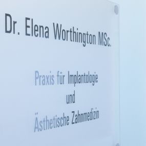 Bild von Zahnärztin Dr. Elena Worthington MSc.