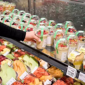 REWE Engadiner Str München Forstenried Obstsalat in der Kühltheke