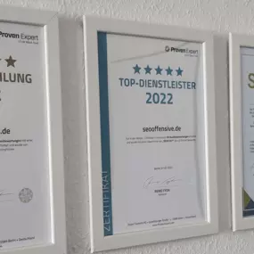 Zertifikate und Auszeichnungen von Adriano Caruso – mehrfach ausgezeichnet für exzellente Leistungen im Bereich Local SEO und Online-Sichtbarkeit.