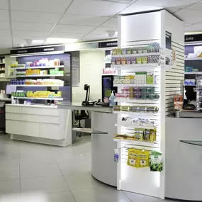 intérieur-de-la-pharmaciee-amavita-milliet-ville