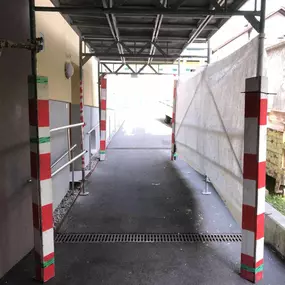 ICO Gerüstbau & Gerüstverleih GmbH geschützter Gerüste-Durchgang