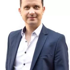 Kundenberater, Jens Engelmann der AXA Generalvertretung Link oHG seit 1962 aus Ettlingen