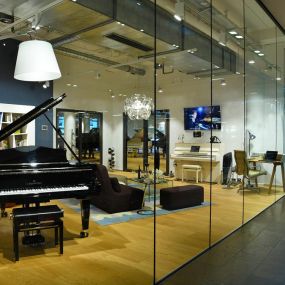Klaviere und Flügel kaufen im LIVING BERLIN