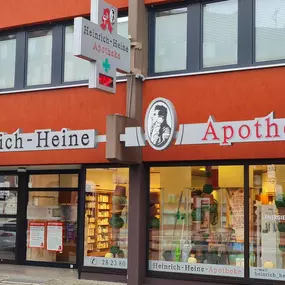 Aussenansicht der Heinrich-Heine Apotheke