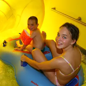 90 m Reifenrutsche in der Therme Obernsees