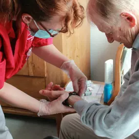 Helfer in der ambulanten Pflege für ältere Menschen