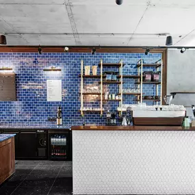 You can see and of course taste the passion and expertise of our barista right down to the milk foam. Our coffee beans are sourced from Coffee Circle, a Berlin-based social enterprise.

On the first floor of our café, you can enjoy the lovingly prepared desserts and hot drinks in a relaxed atmosphere. You can also sit outside with a view of the Forum on Museum Island or the hustle and bustle of Oranienburger Straße.