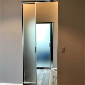 Bild von SLIDING me AG Schiebetürensysteme SCRINGO | Metalglas