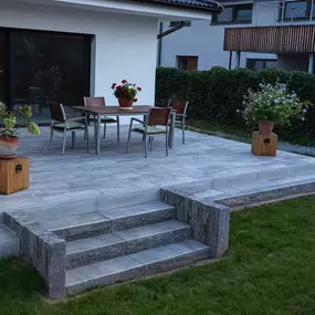 Unser DK Stone Sortiment bietet exquisite Natursteine mit innovativen Leuchtrillen.