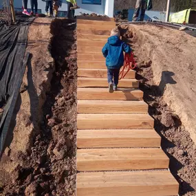 Spezialisten für Massivholzprodukte und Natursteinprodukte für den Innen und Aussenbereich.

Ob für Handwerker oder Händler, Architekten oder Bauherren, wir garantieren Ihnen unkomplizierte, reibungslose & kompetente Zusammenarbeit & beraten Sie gerne telefonisch oder persönlich über die verschiedenen Eigenschaften von Eiche oder Naturstein.

Wir sind spezialisiert in dem Verkauf von erstklassigem Eichenholz und hochwertigen Steinen für eine Vielzahl von Projekten. Unsere Eichenholzprodukte, von