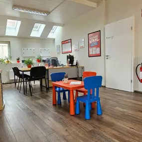 Damme Eingang/ Büro