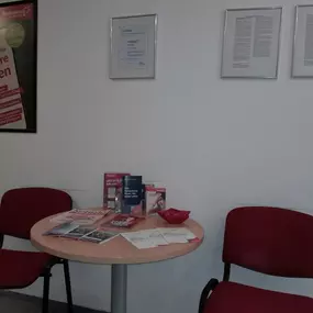 Bielefeld-Heepen Infotisch im Wartebereich