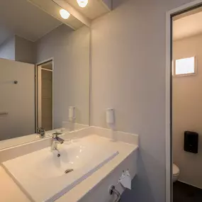 Guest room bath