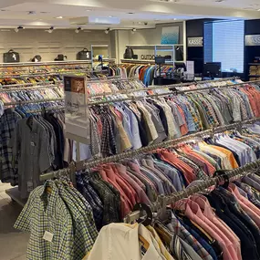 Bereich Hemden des Marken Outlet Store in Bremen von Peek&Cloppenburg Hamburg