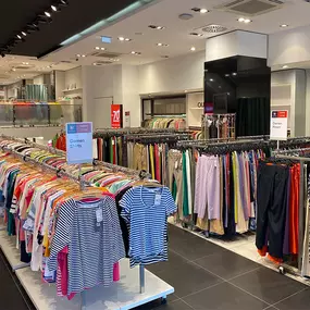 Bereich Damenmode des Marken Outlet Store in Bremen von Peek&Cloppenburg Hamburg