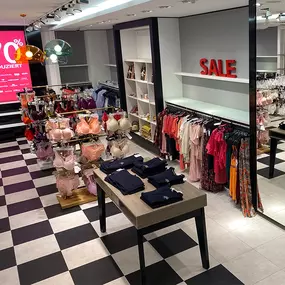 Bereich Damen Wäsche des Marken Outlet Store in Bremen von Peek&Cloppenburg Hamburg