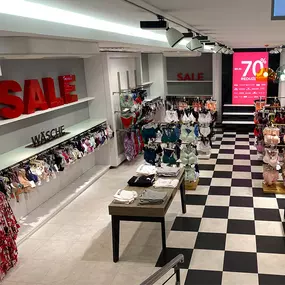 Bereich Damen Wäsche des Marken Outlet Store in Bremen von Peek&Cloppenburg Hamburg