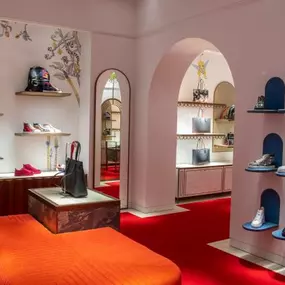 Bild von Christian Louboutin  King Of Prussia