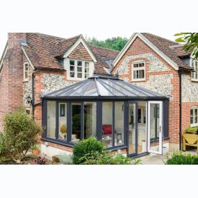 Perfect for panoramic views, our Elizabethan conservatory mixes distinctive, uncomplicated lines with an airy, rectangular shape to create an understated yet imposing living space.