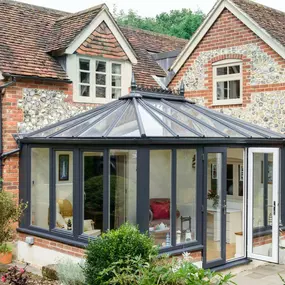 Perfect for panoramic views, our Elizabethan conservatory mixes distinctive, uncomplicated lines with an airy, rectangular shape to create an understated yet imposing living space.