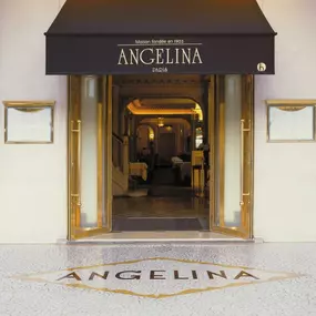 Entrée sous les arcades de la rue de Rivoli